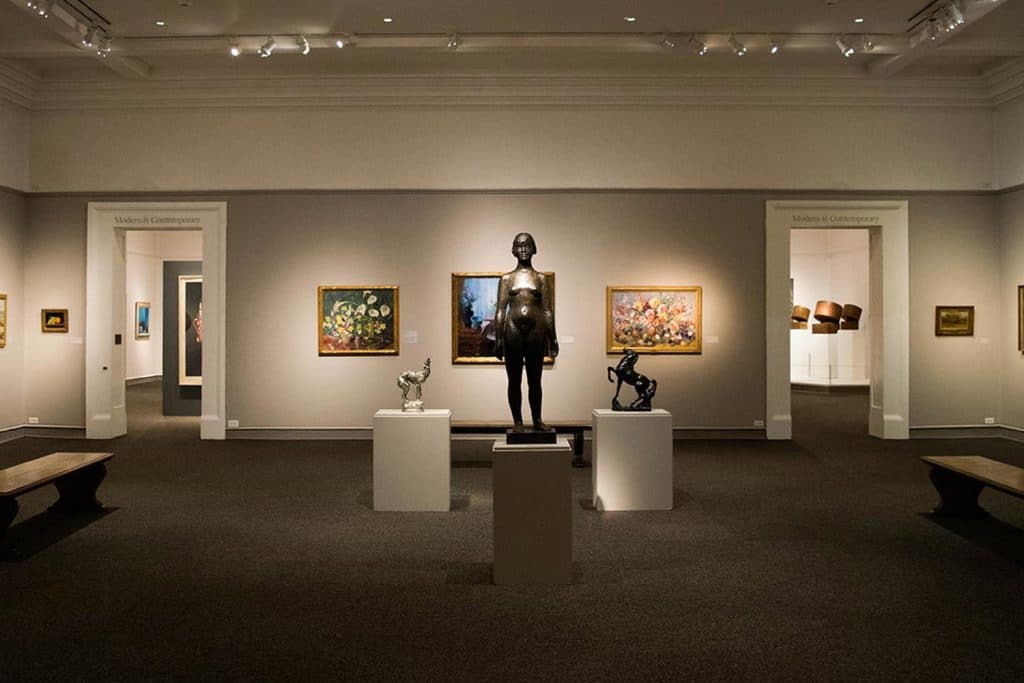 img-reading-public-museum-american-women-featured