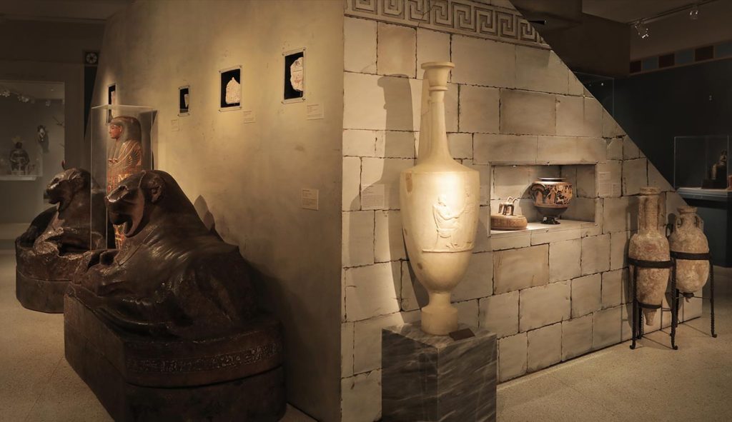img-reading-public-museum-ancient-civilizations-1
