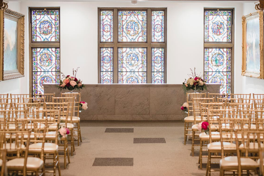 img-reading-public-museum-book-wedding